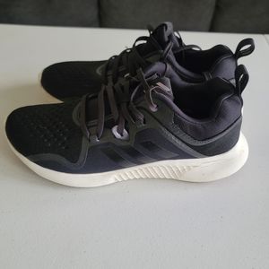 Used- Adidas Edge Bounce